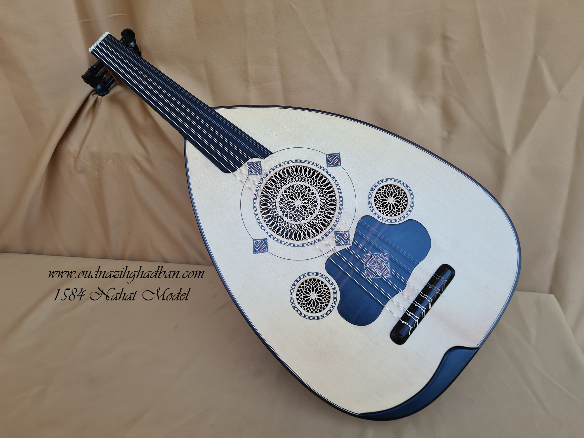 1584 نحات موديل ( *مباع )